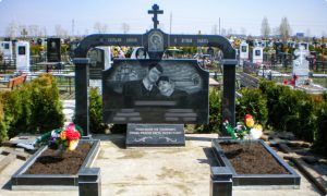 Производство памятников на кладбище: сохраняя память о близких